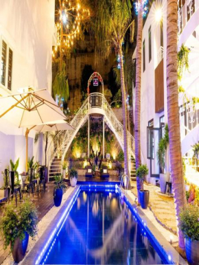 Căn villa Homestay 12 phòng ngủ - bể bơi - Trung tâm Bãi Cháy
